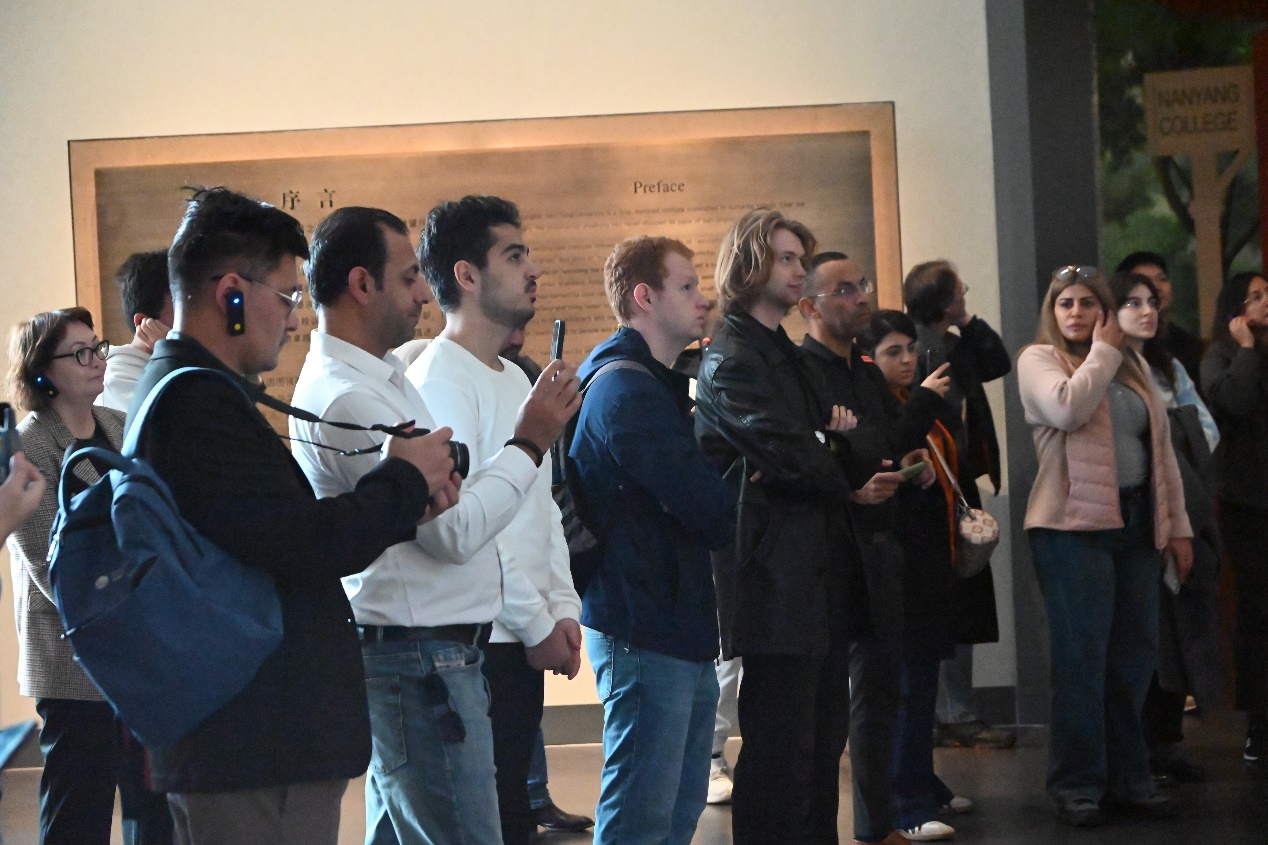 D:\批量下载-Intl Journalists visit等160个文件\Intl Journalists visit\DSC_2828.JPG